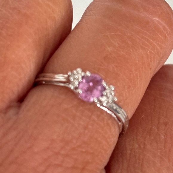 Small Pink Stone Ring New! Size 6 - Picture 1 of 3